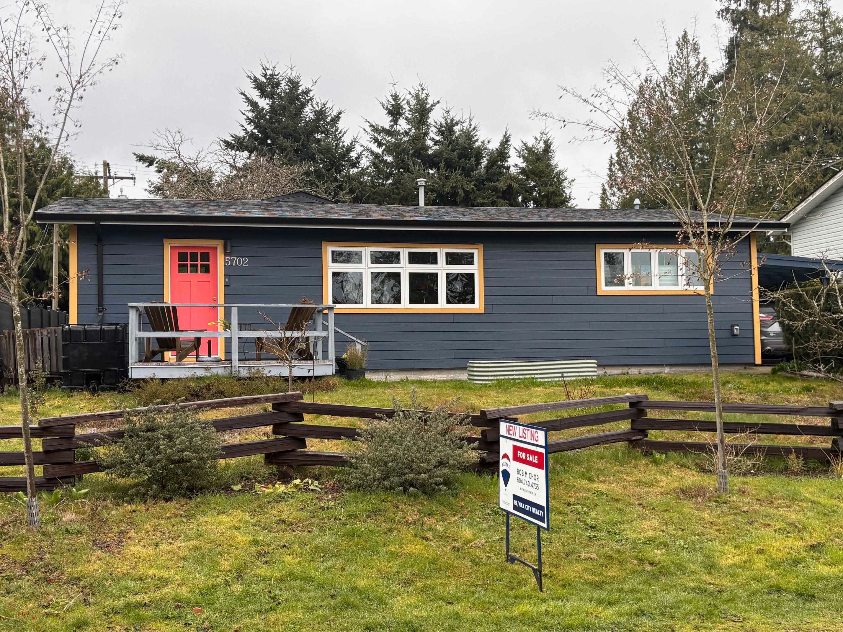 5702 Medusa Street in Sechelt